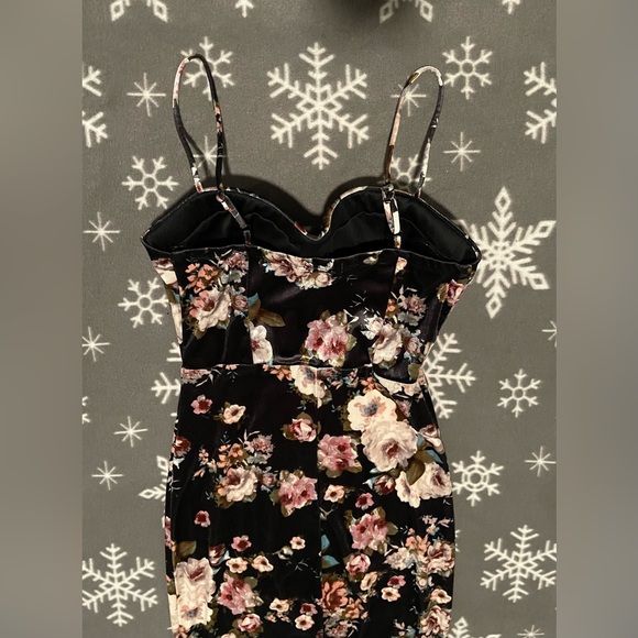 Floral Velvet Fabric Bodycon Dress - Picture 10 of 11